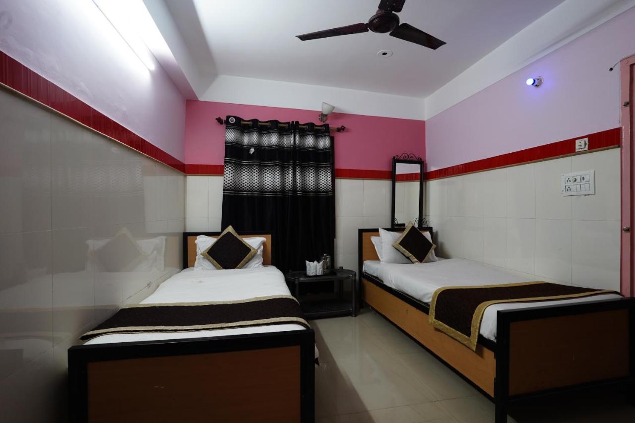 Tirupati Lodge Njp Siliguri Exterior foto