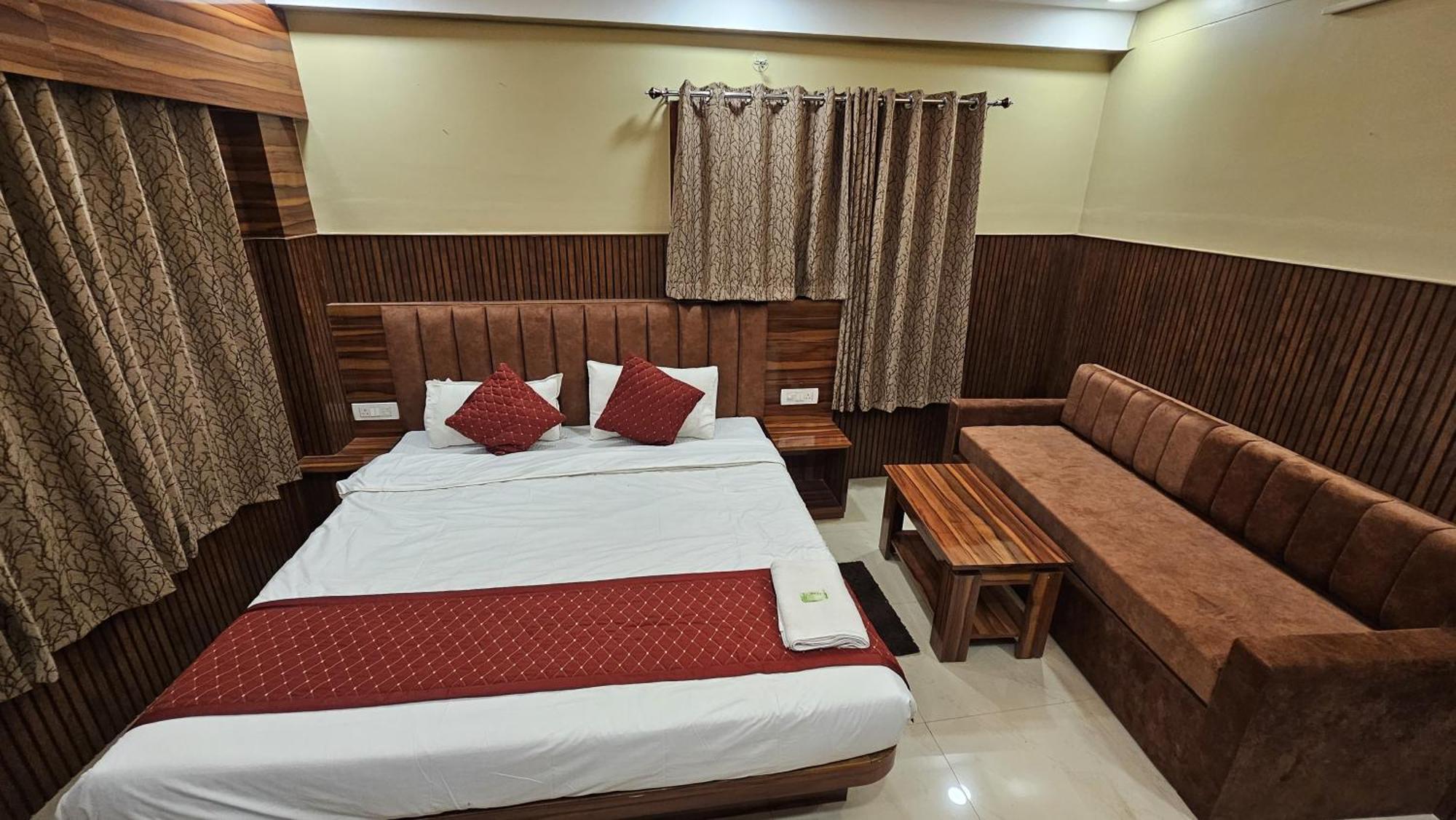 Tirupati Lodge Njp Siliguri Exterior foto